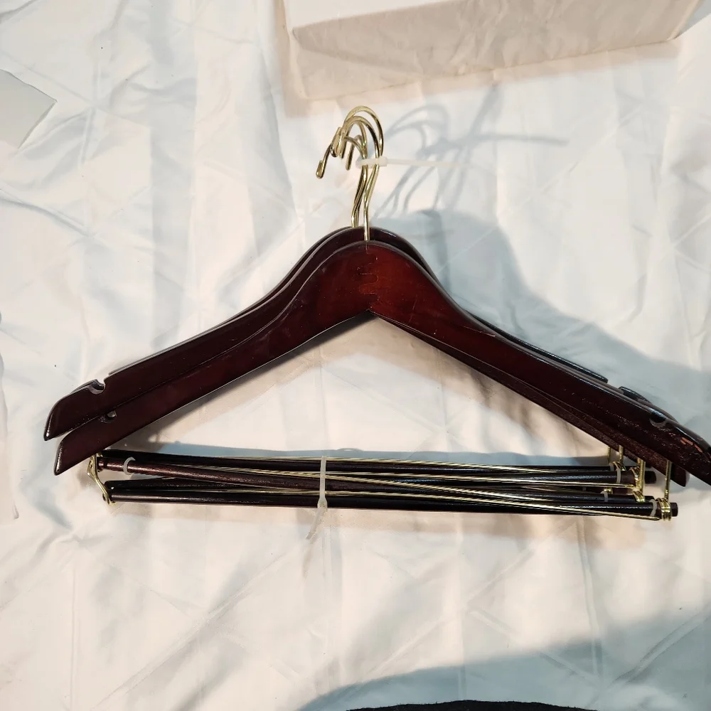 QUALITY HANGER NEW WITH CLIP CHERRY COLOR GOLD CLIP 12 For $25 Sz 17.5